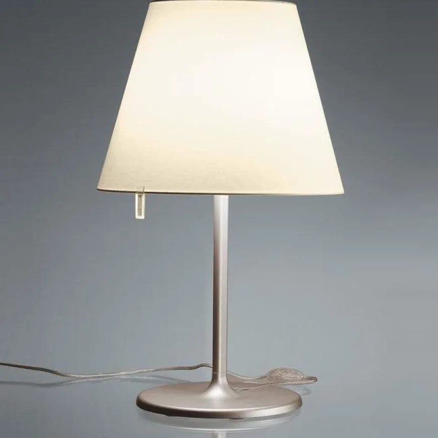Melampo Ø35 kremowy - Artemide - lampa biurkowa